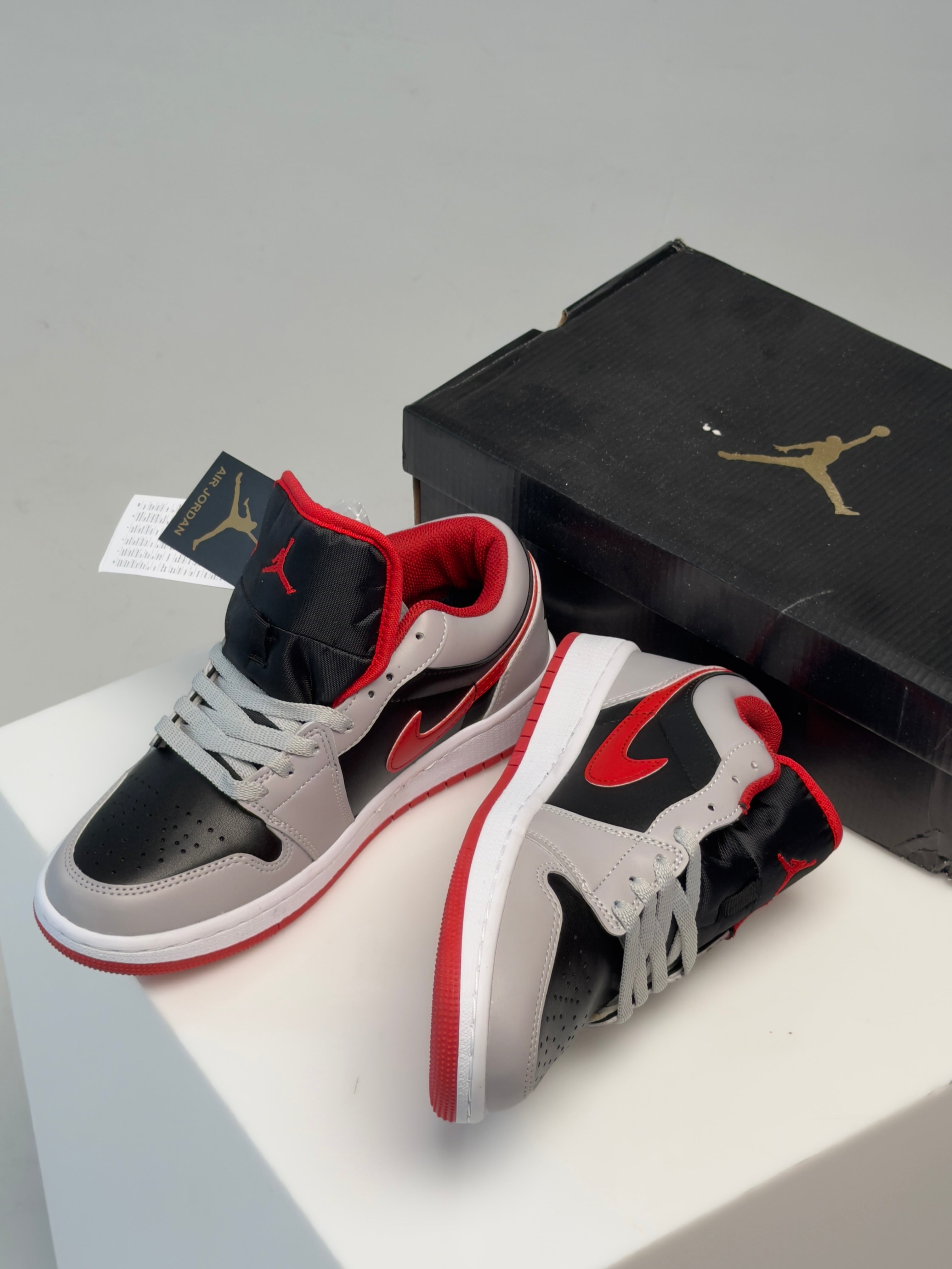 Air Jordan 1 Low Smoke Grey Red
