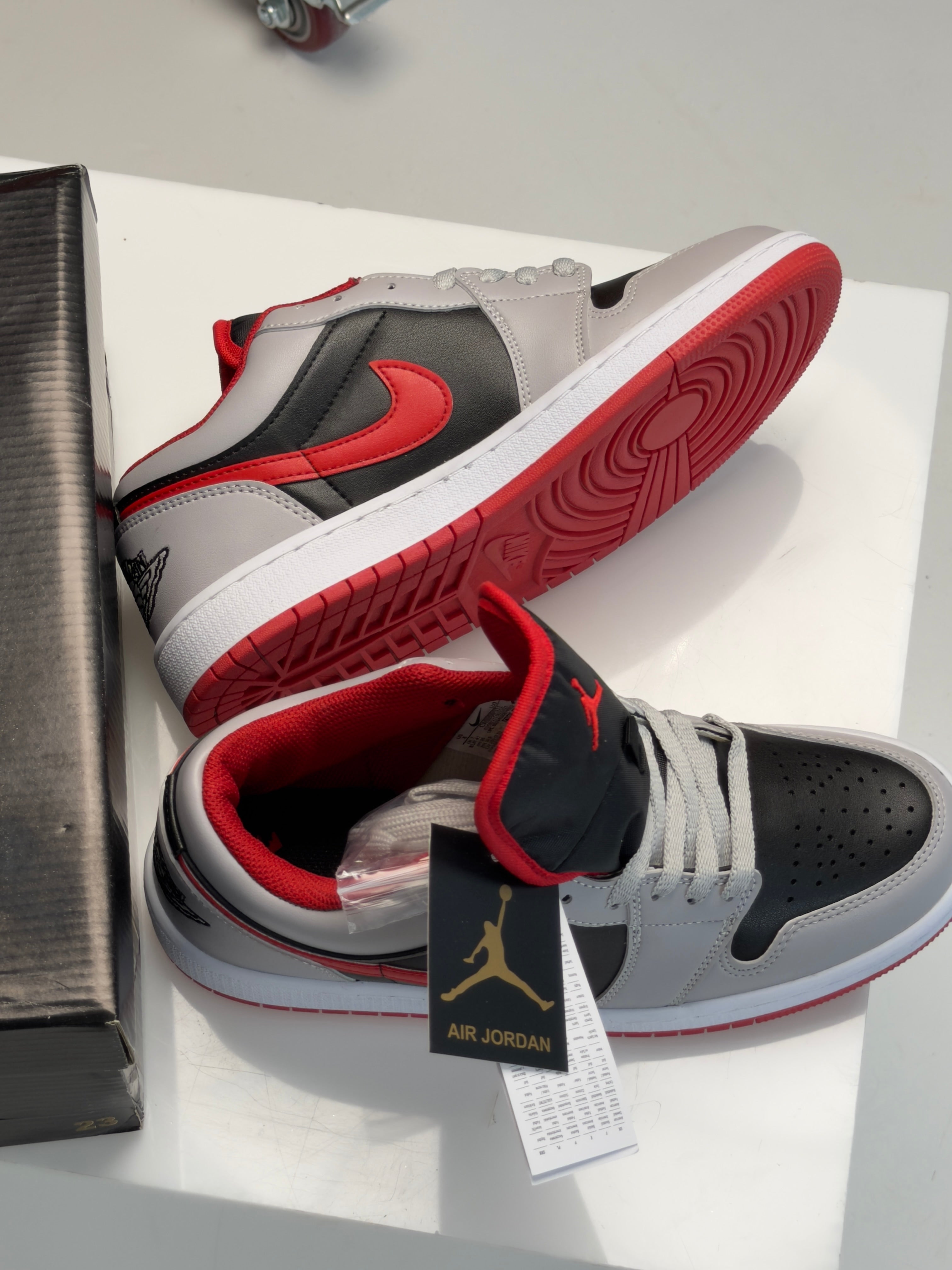 Air Jordan 1 Low Smoke Grey Red