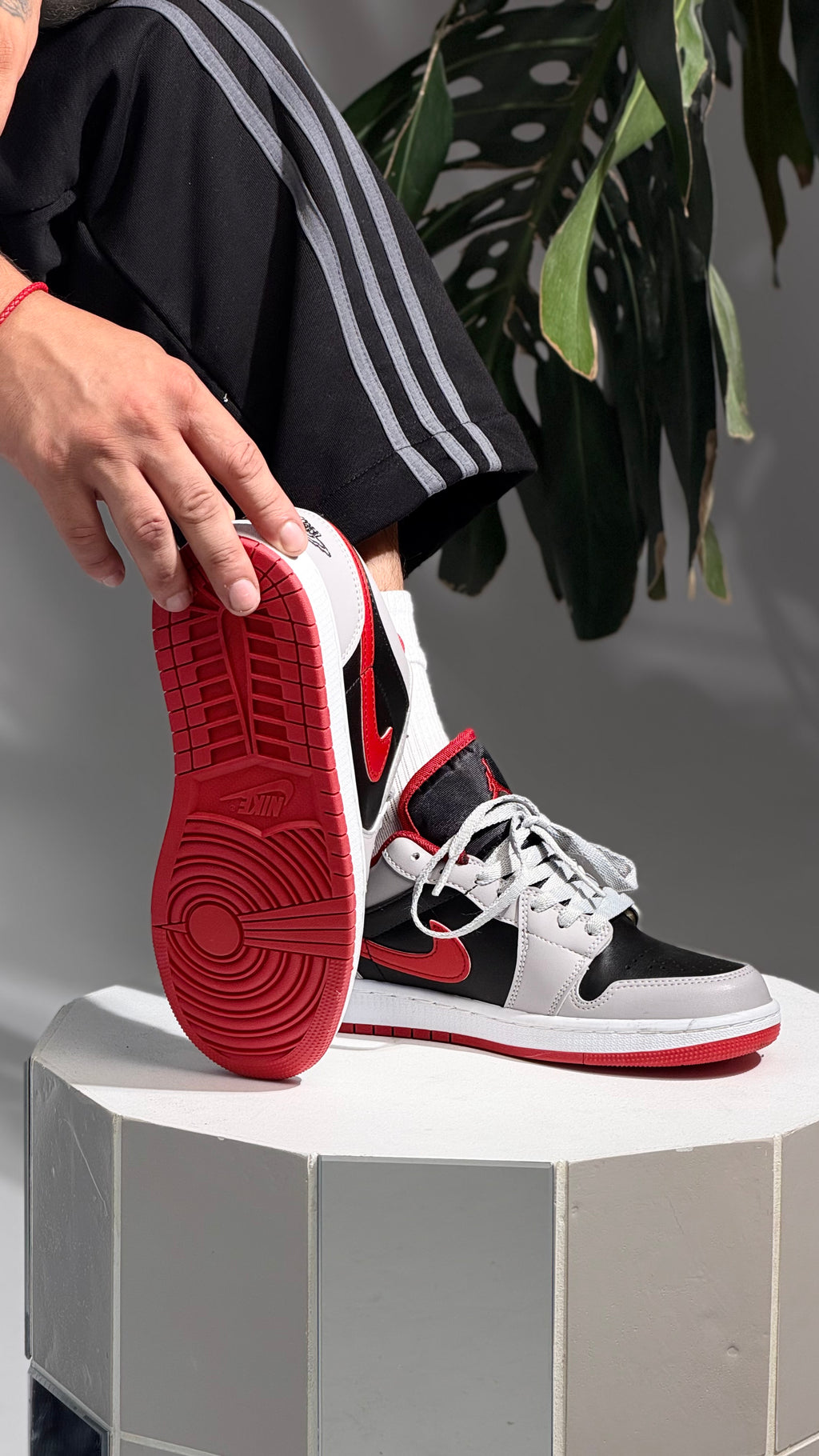 Air Jordan 1 Low Smoke Grey Red