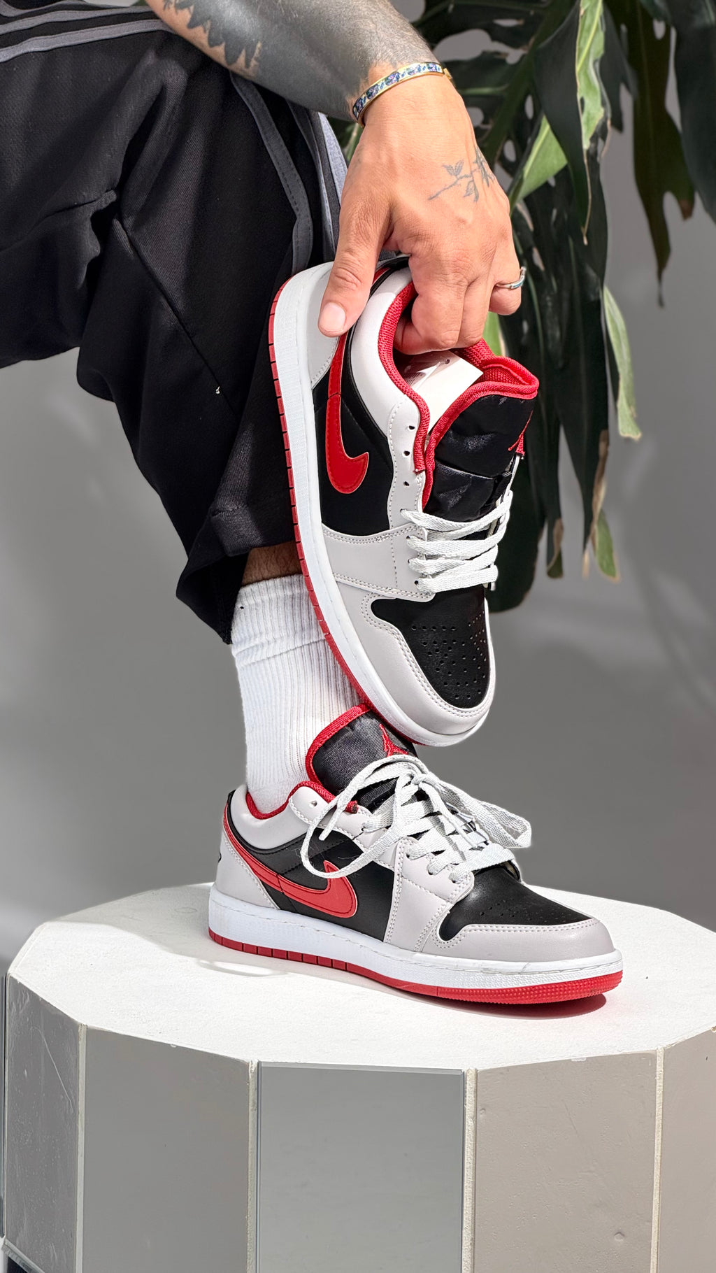 Air Jordan 1 Low Smoke Grey Red