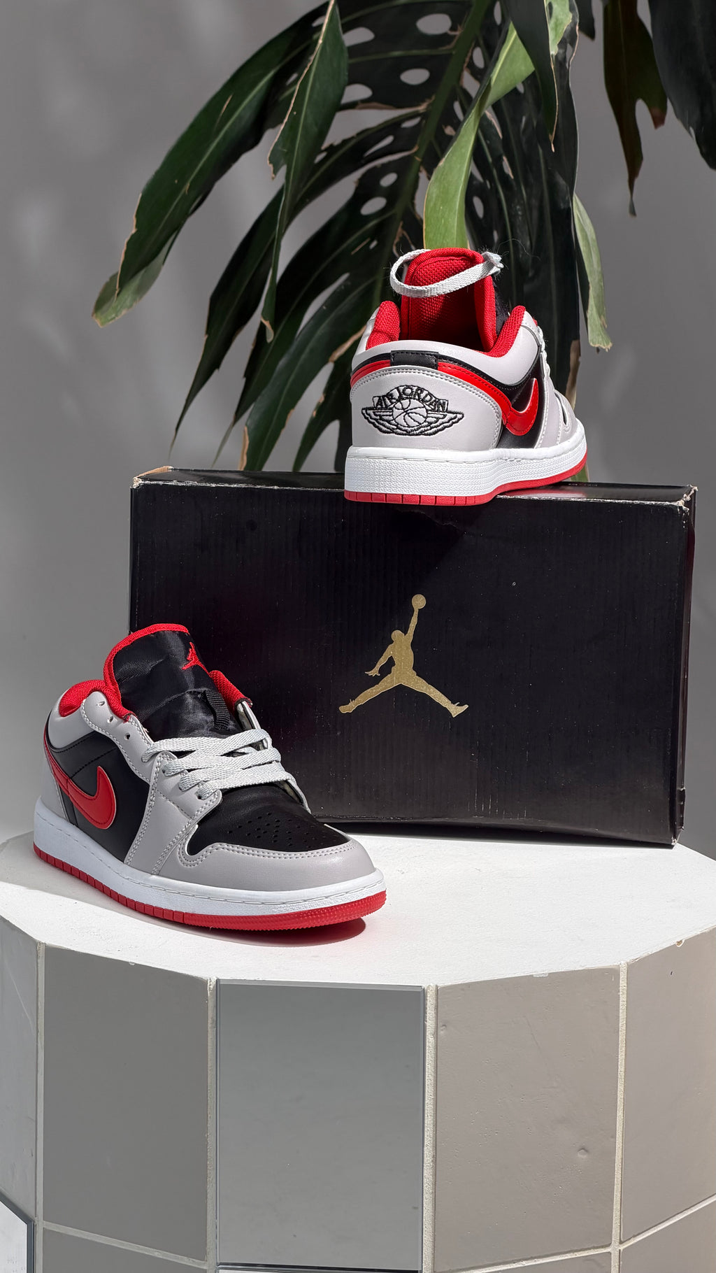 Air Jordan 1 Low Smoke Grey Red