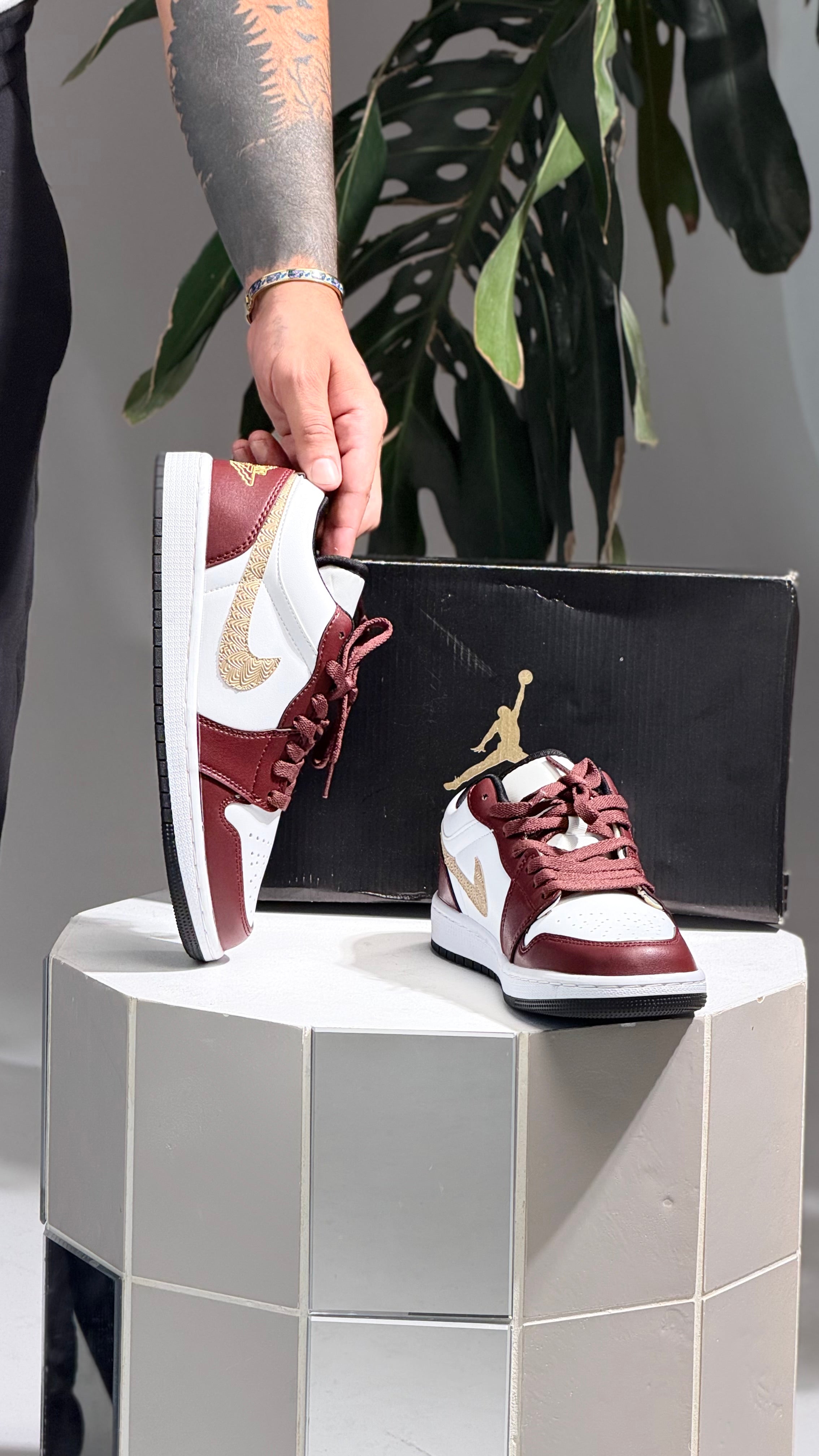 NIKE JORDAN 1 LOW DRAGON RED
