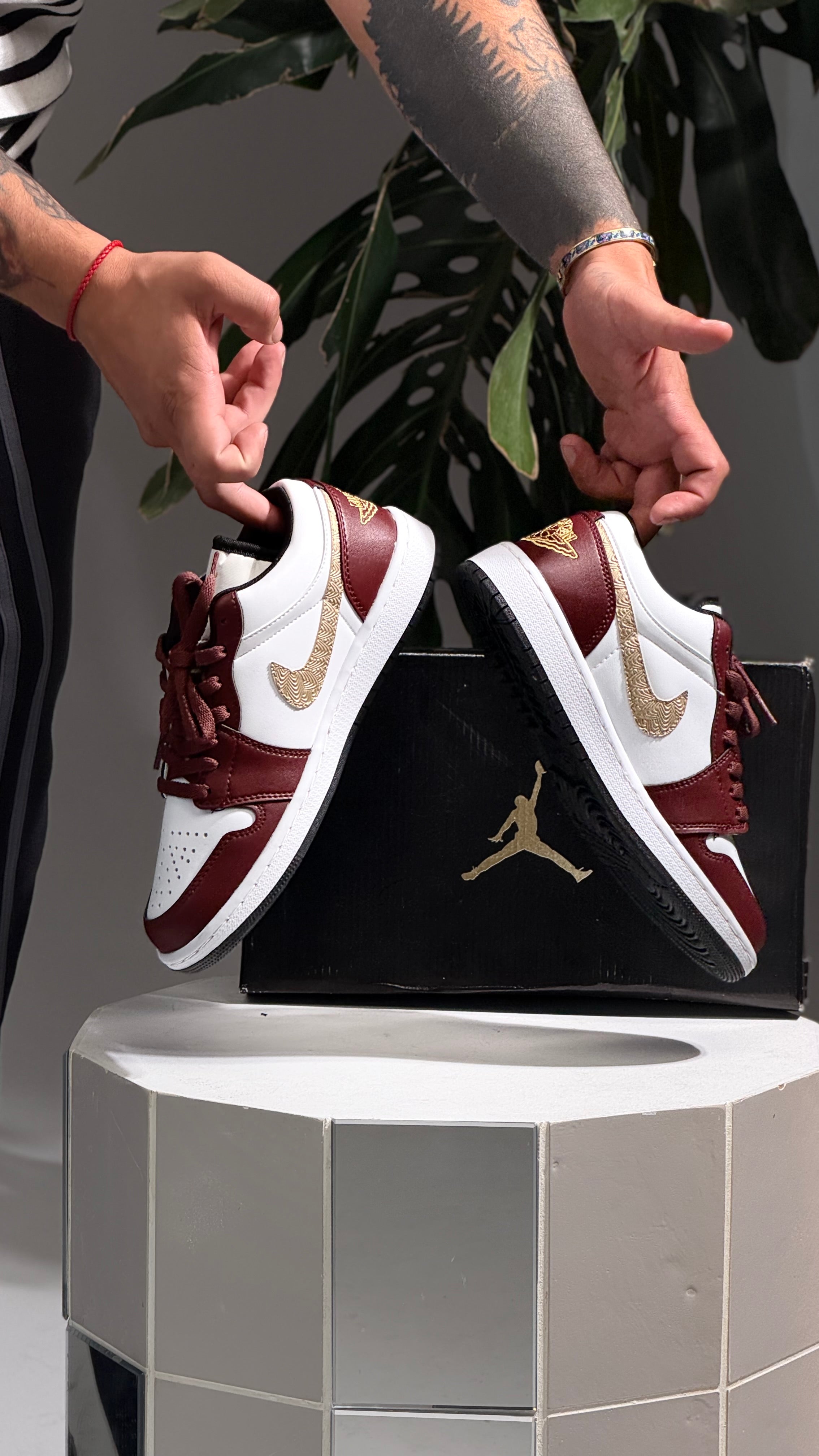 NIKE JORDAN 1 LOW DRAGON RED