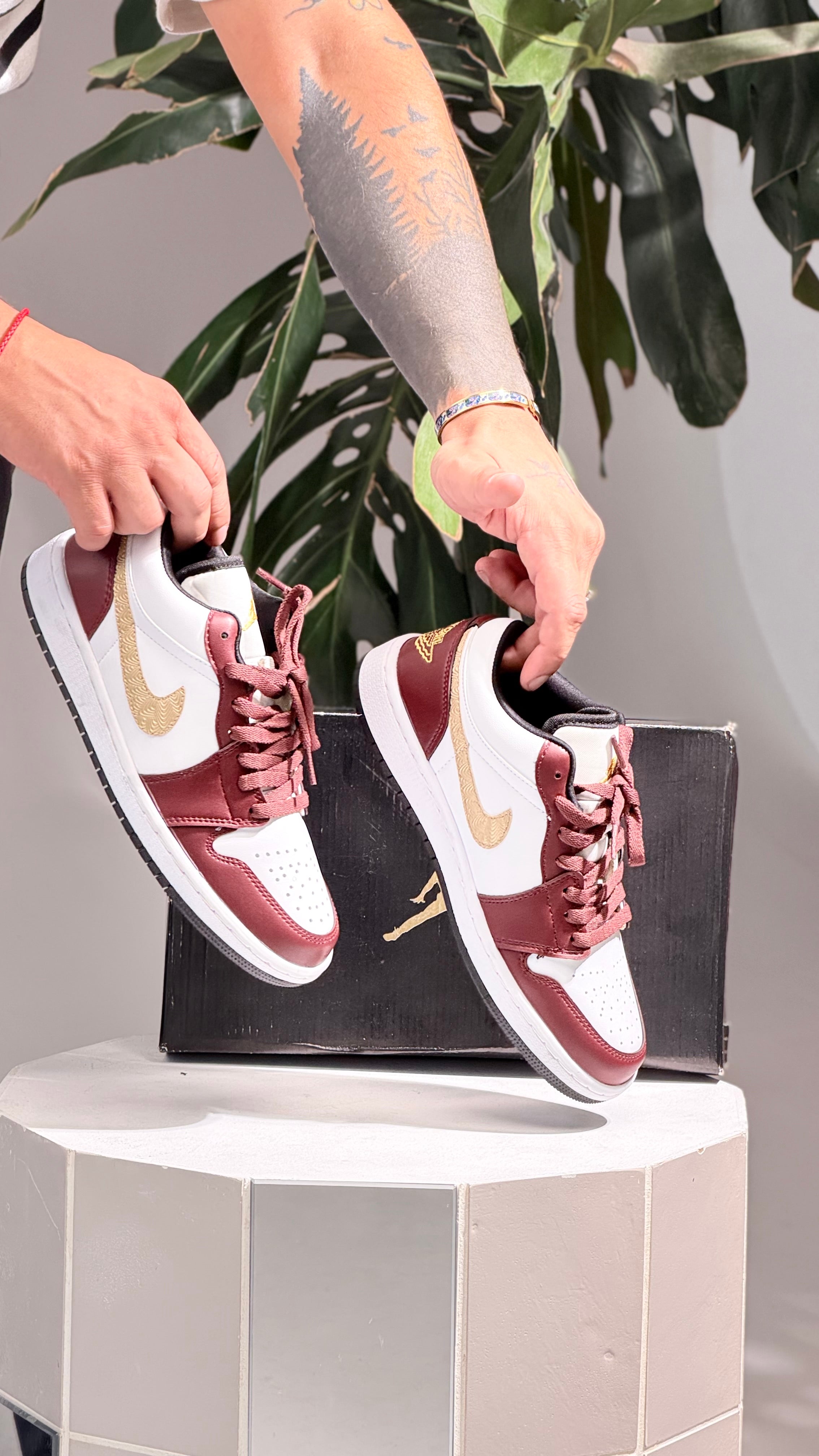 NIKE JORDAN 1 LOW DRAGON RED